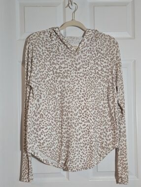🎇Enti Light Beige Tan Leopard Print Hoodie Sweatshirt Size Medium